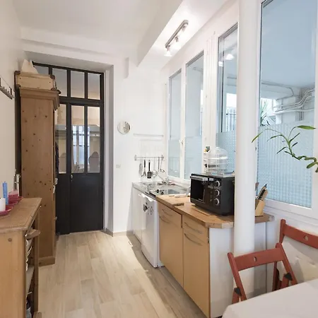 Veeve - Characterful Bastille Hideaway Apartment