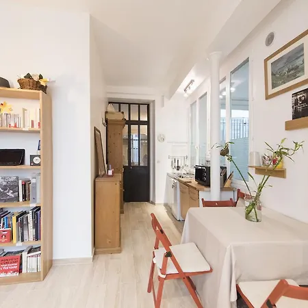 Apartment Veeve - Characterful Bastille Hideaway Paris