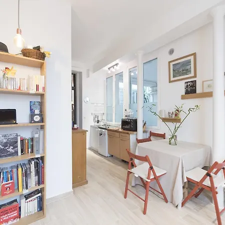 Veeve - Characterful Bastille Hideaway Apartment Paris